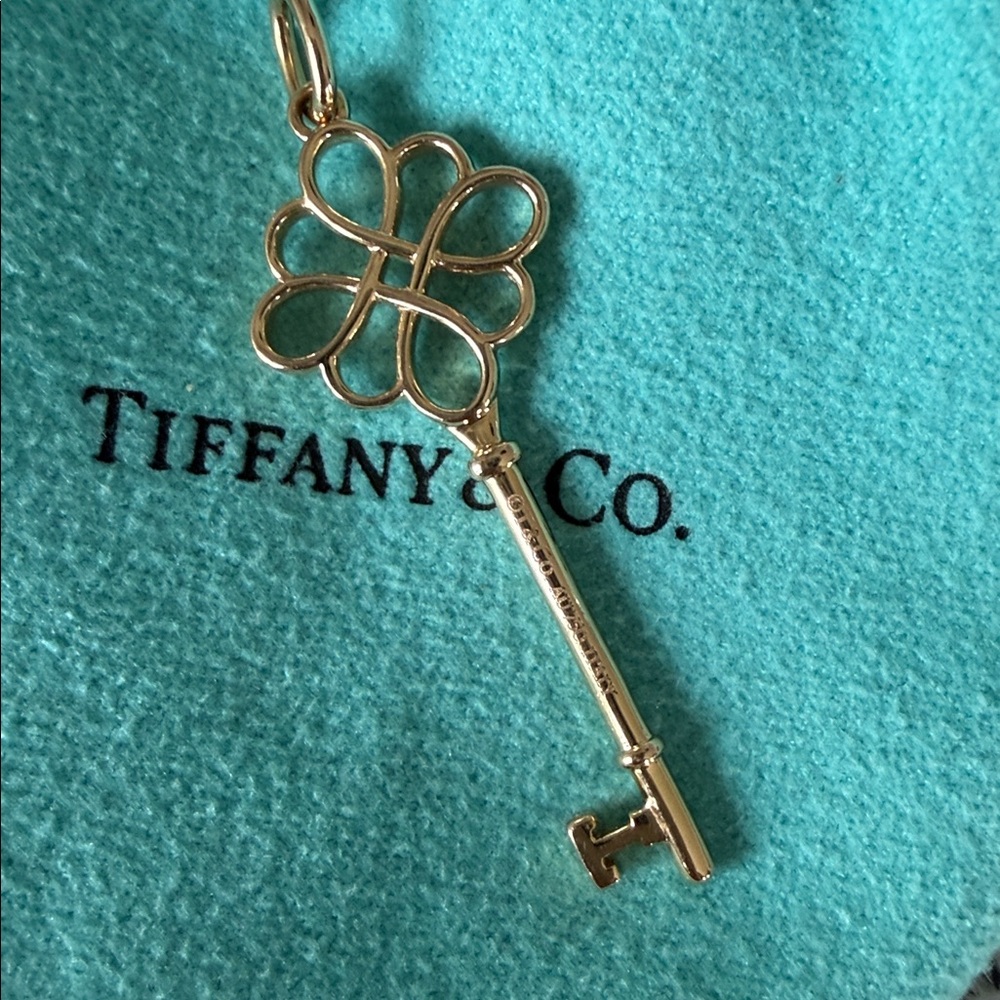 Tiffany & Co 18K Knot Key Pendant 3.06g T.W Rose Gold L-1.75"x W-.75 Celtic Knot - Picture 4 of 10